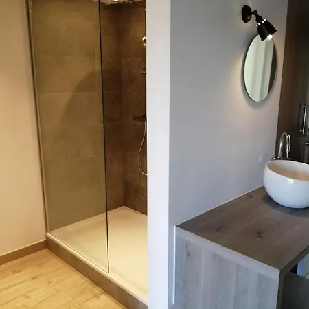 Huize La Passion Vacationhouse 10 Min Walk From The Sea בית נופש *